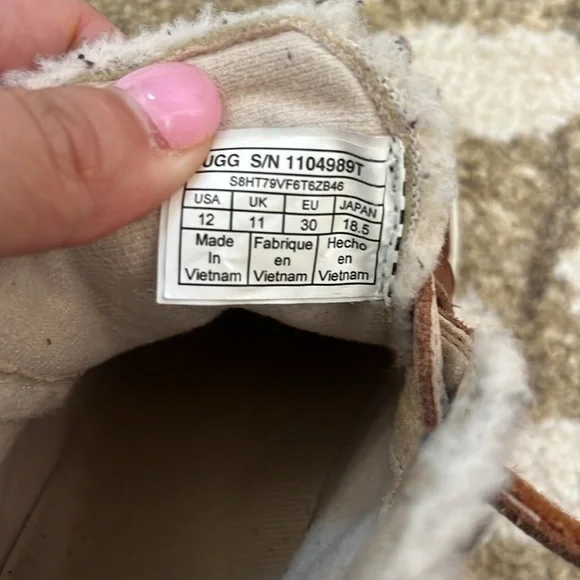 Boys UGG boots size 12 - Picture 9 of 9